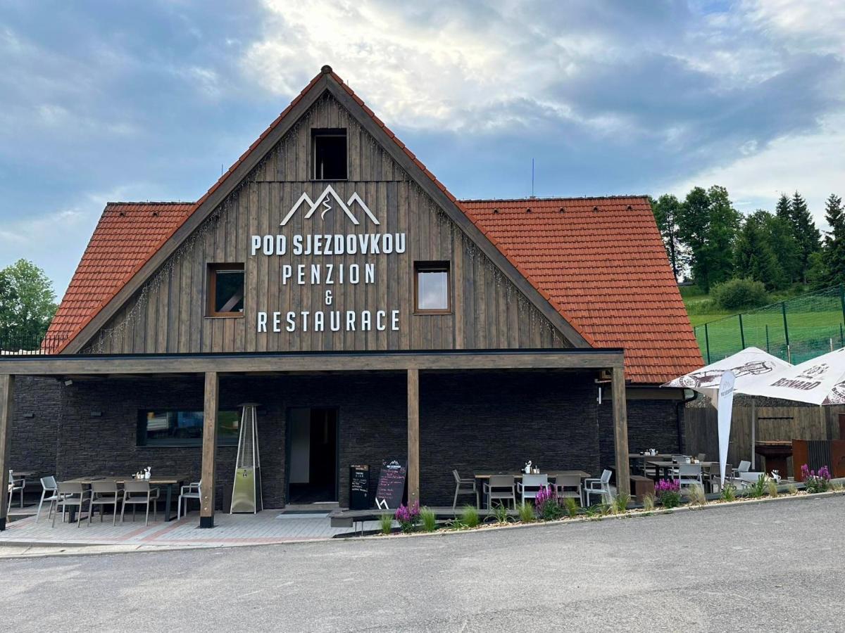 Penzion A Restaurace Pod Sjezdovkou Cenkovice Kültér fotó